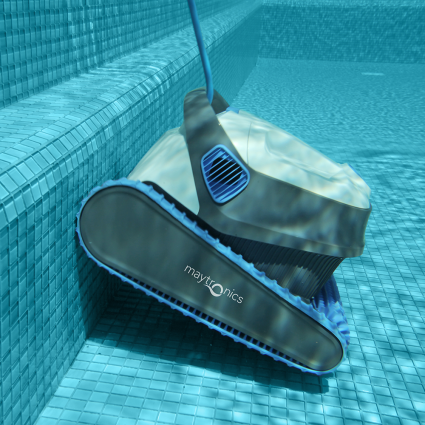 Dolphin S 300i Robotic pool cleaner